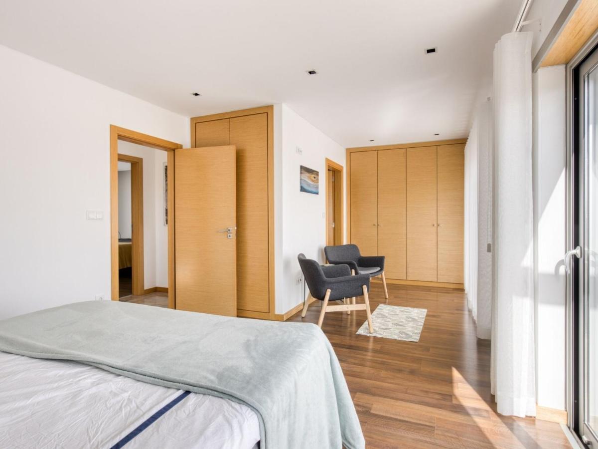 Hébergement de vacances Modern In Salir Do Porto With Swimming Pool
